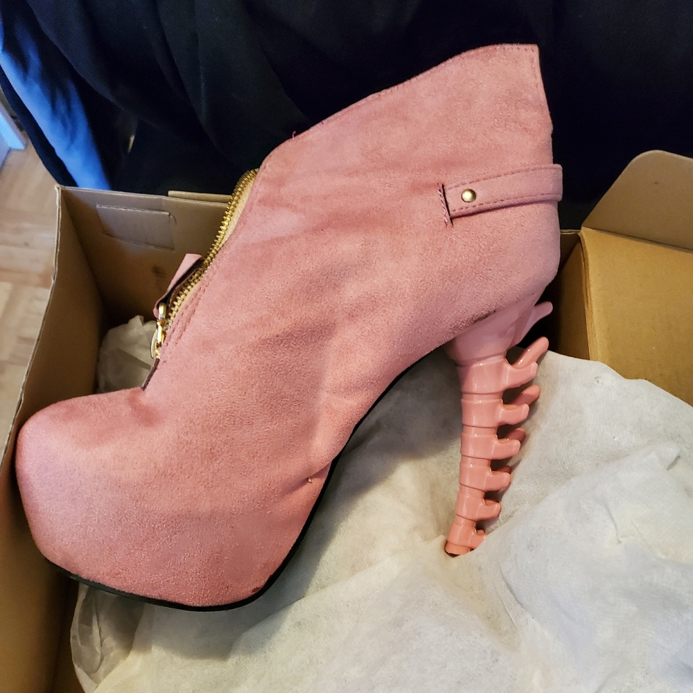 FINAL PRICE Spiked heels